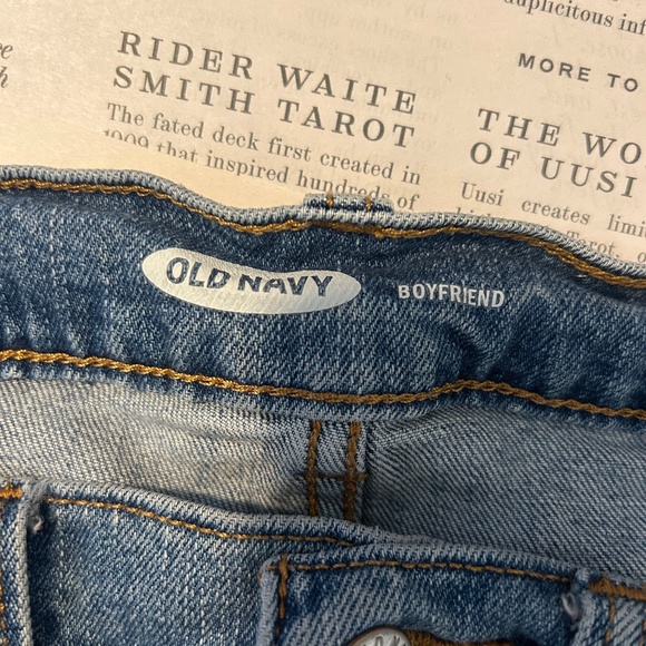 Old Navy distressed boyfriend jean shorts - Picture 2 of 4